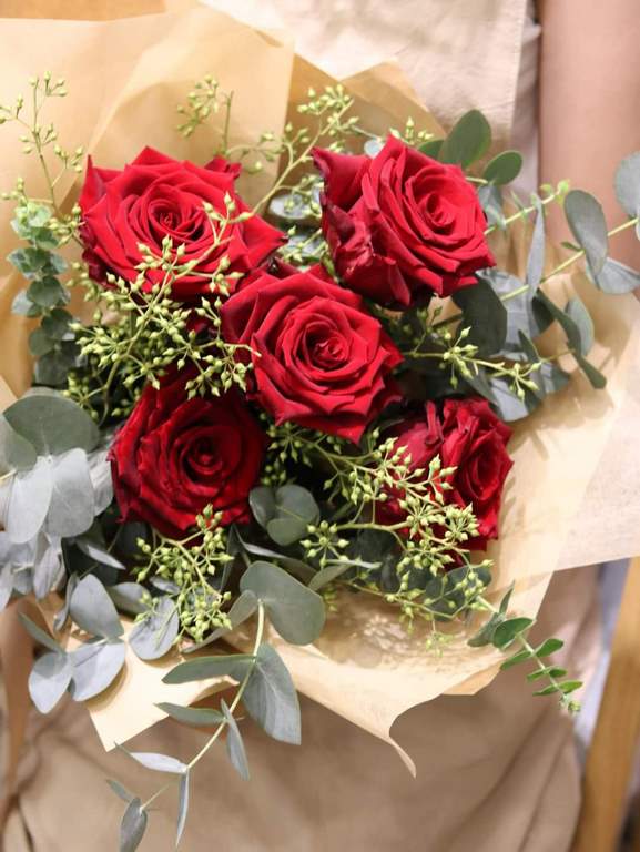 Your Cut Flowers Fresh With These 5 Tips That Really Work
